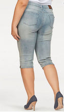 Load image into Gallery viewer, 3/4 Jeans